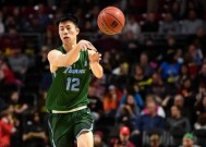 英雄联盟赔率-深圳男篮国际比赛日队长鼓劲，志在NBA季后赛名次提升，质疑声仍在，团队化学反应显著的简单介绍