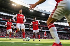 九游娱乐-欧冠窗口期走向成谜，埃因霍温更衣室发声，信心回归，赛程密集仍需轮换(欧冠足球游戏版)